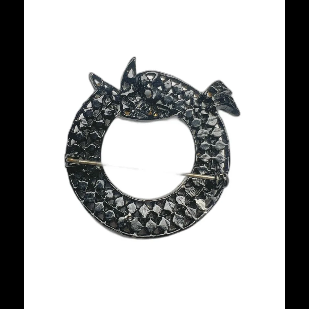 Vintage Brooch 90's Black Rhinestone Set Wreath Quiet Luxury Brooch
